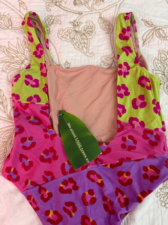NWT FarmRio Maxi Leopard One-Piece Swimsuit - Neon Lime & Pink size medium - Picture 4 of 7